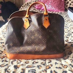 ♥️LV LARGE ALMA HANDBAG!!!